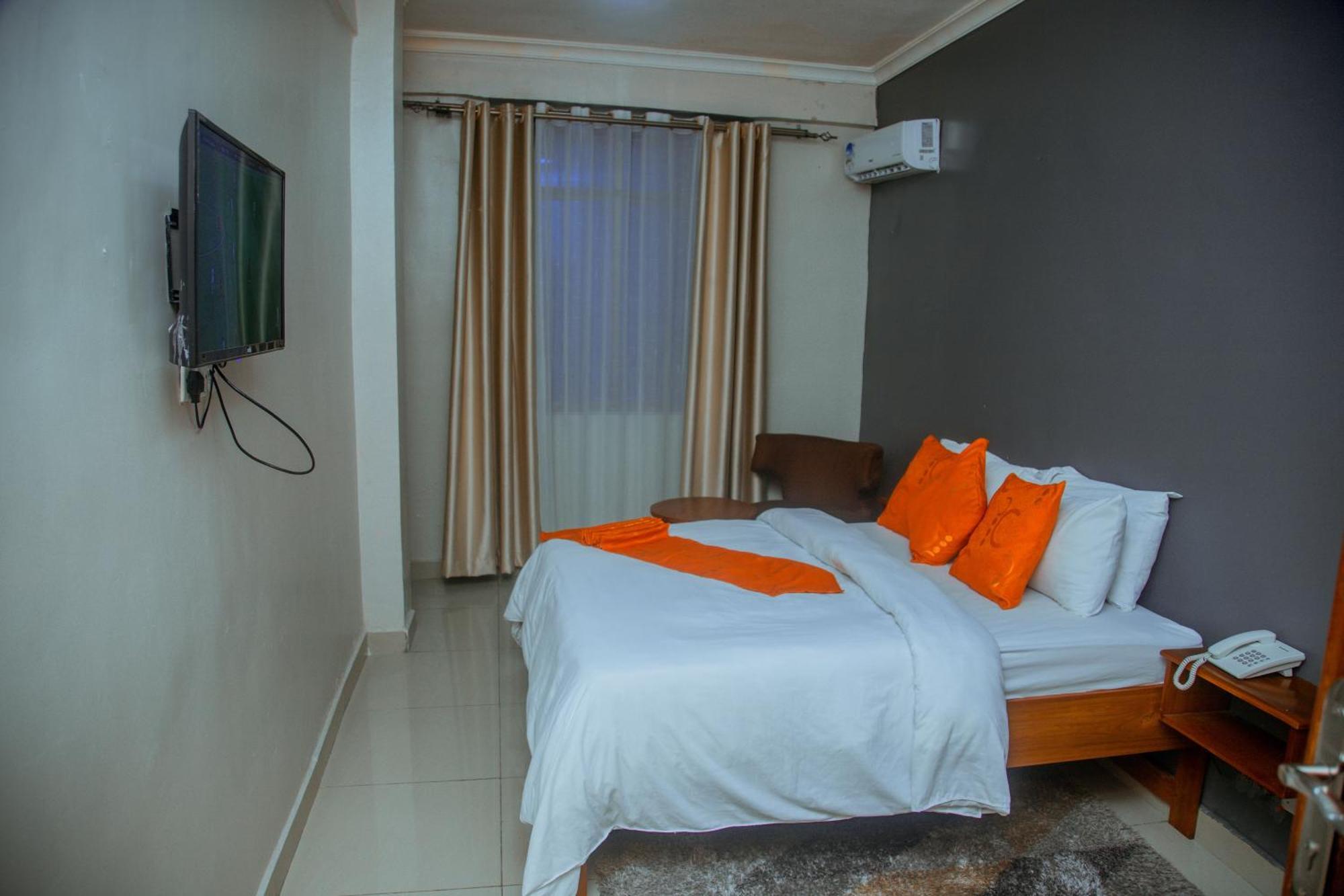 Le Grand Marie Hotel Дар ес Саалам Екстериор снимка