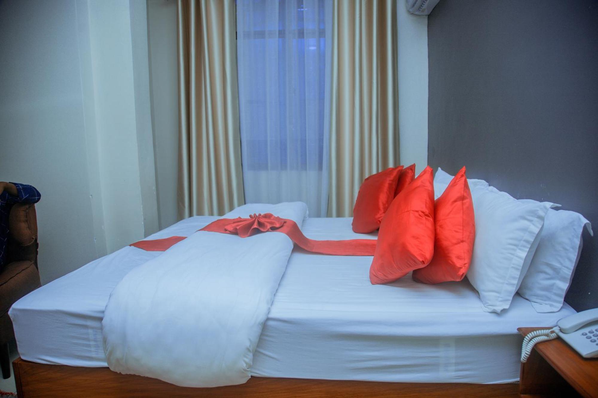 Le Grand Marie Hotel Дар ес Саалам Екстериор снимка