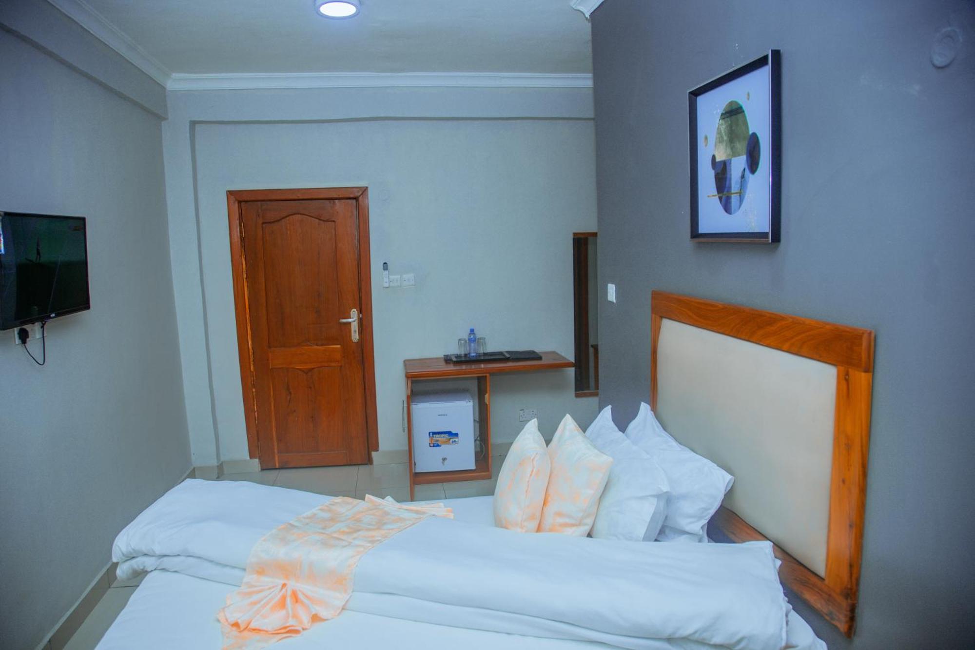 Le Grand Marie Hotel Дар ес Саалам Екстериор снимка