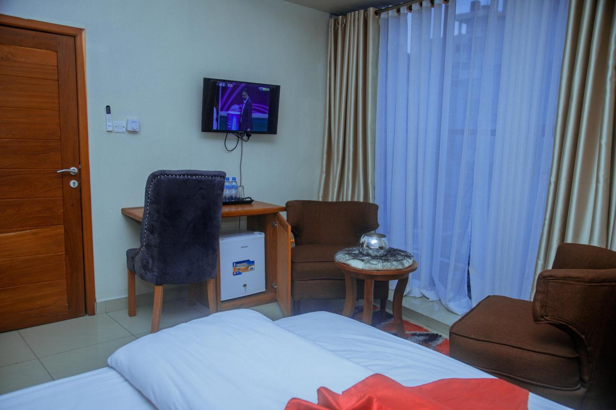Le Grand Marie Hotel Дар ес Саалам Екстериор снимка