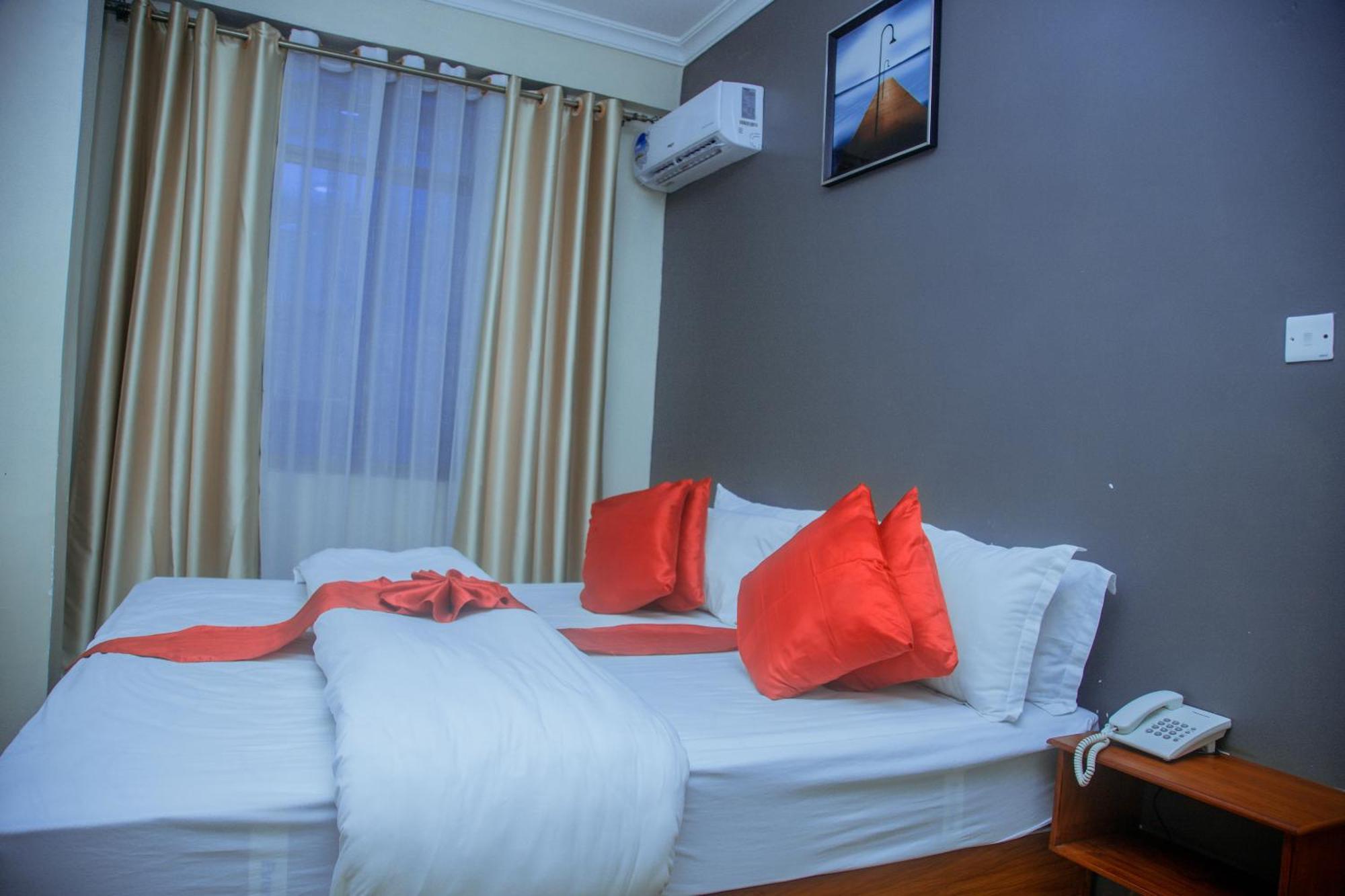 Le Grand Marie Hotel Дар ес Саалам Екстериор снимка