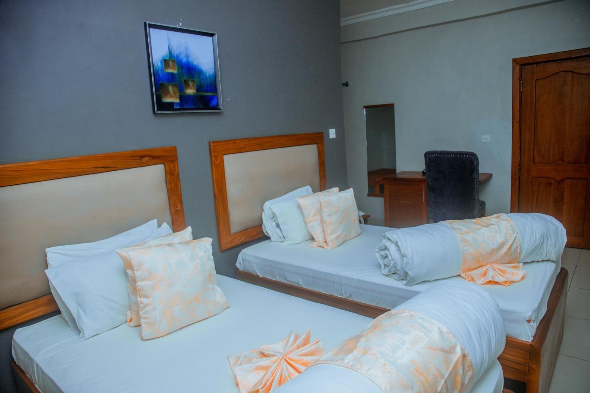 Le Grand Marie Hotel Дар ес Саалам Екстериор снимка